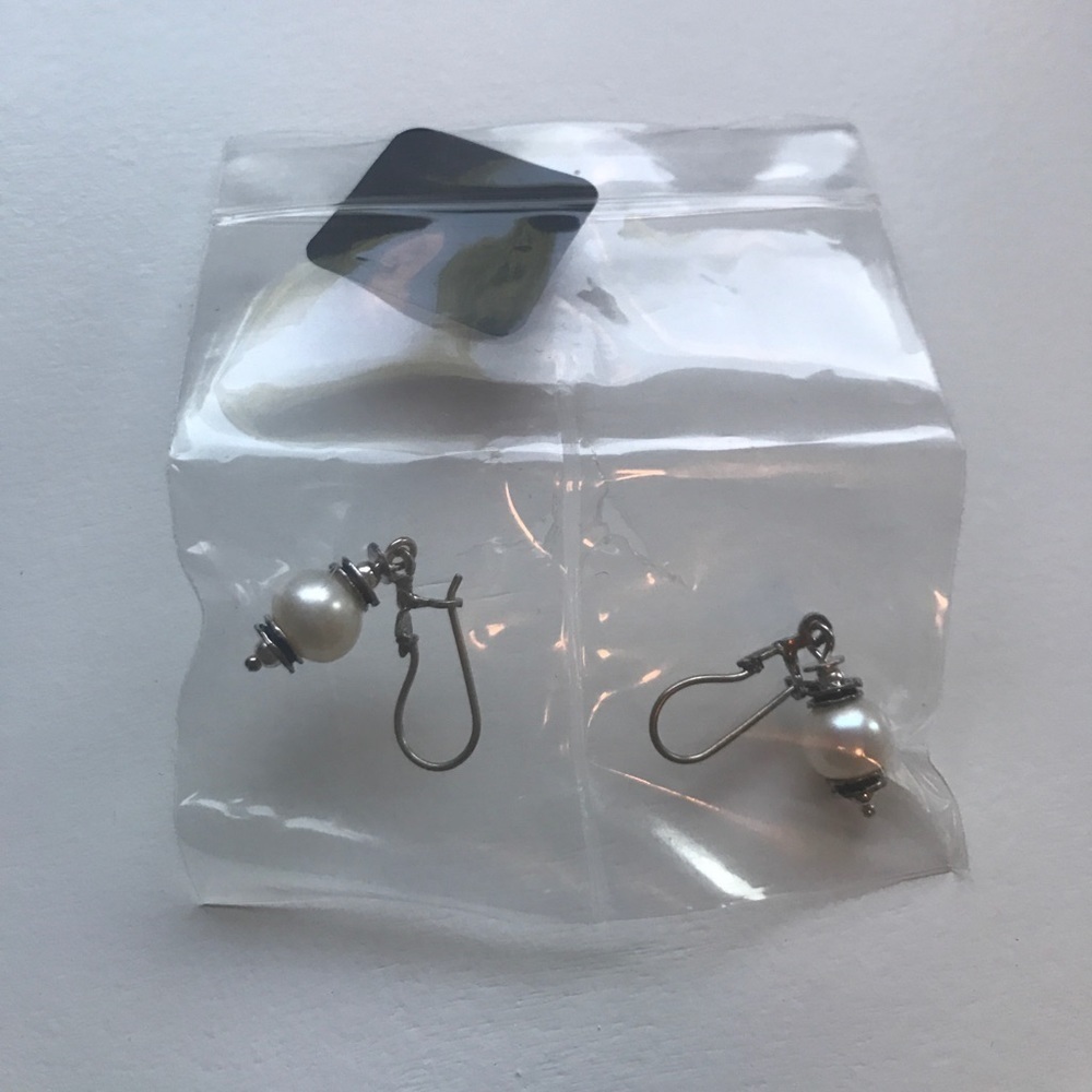 NEW Silver and pearl earrings